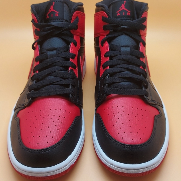 Jordan 1 Mid Banned - Picture 2 of 6